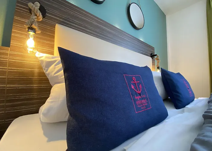 Hafen Schuetzenhof Burg auf Fehmarn